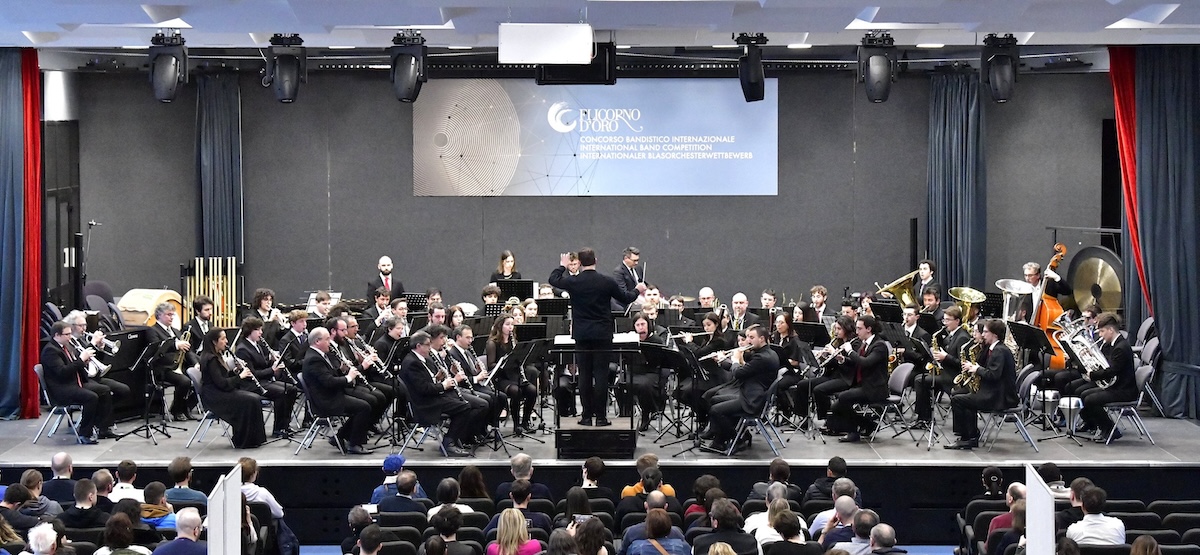 L'Orchestra in esibizione durante il concorso Flicorno d'Oro